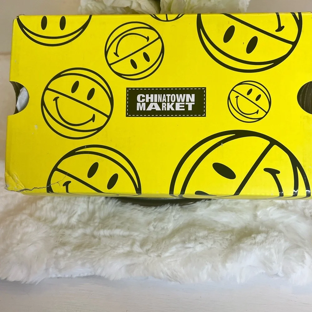 CONVERSE Kids Hi-Top Sneakers Yellow Smiley Print NWOT Box| Size 9‎